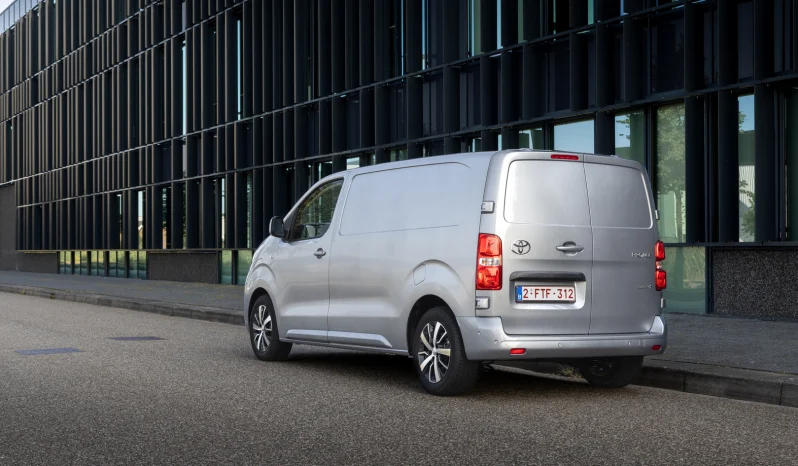 Toyota Proace full
