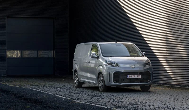 Toyota Proace full
