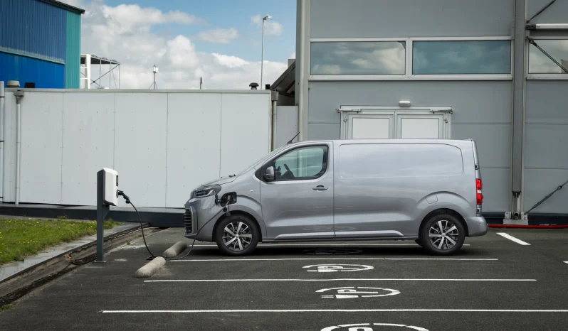 Toyota Proace full
