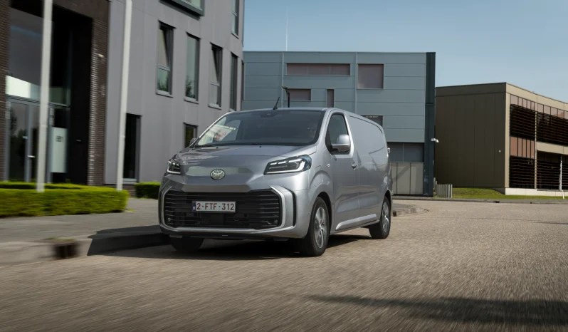 Toyota Proace full