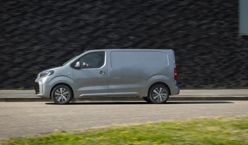 Toyota Proace full