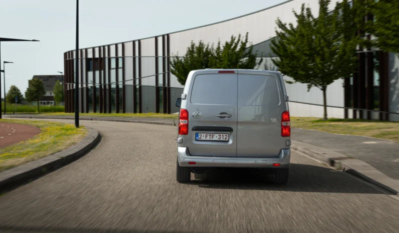 Toyota Proace full