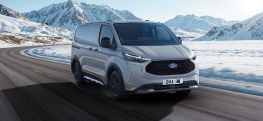 Ford Transit Custom vs Volkswagen Transporter T7: duelo mediano para autónomos exigentes