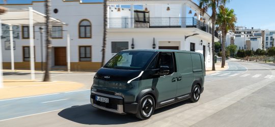 KIA PV5, la furgoneta eléctrica media más vendida durante el primer semestre en Europa