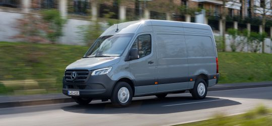 Las 5 mejores furgonetas grandes fiables para uso profesional en 2026: ranking por horas al volante