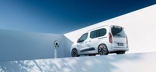 Cómo elegir furgoneta eléctrica para reparto urbano: autonomía real, carga útil y coste por entrega