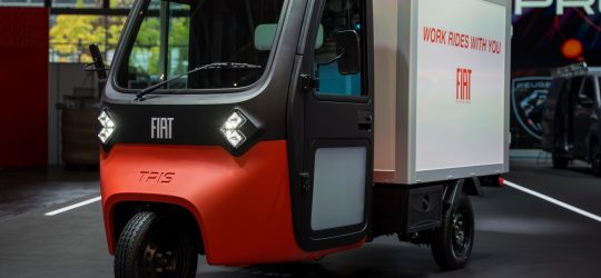 FIAT TRIS: el pequeño comercial eléctrico de tres ruedas con el que Fiat Professional mira a la última milla