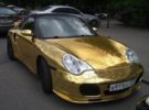 Porsche 911 Turbo bañado en oro, cosas que no deberían suceder