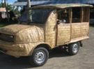 Curioso taxi fabricado con bambú