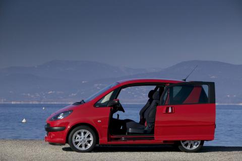 Peugeot_1007