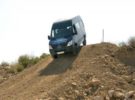 Mercedes crea la primera escuela española de conducción de furgonetas