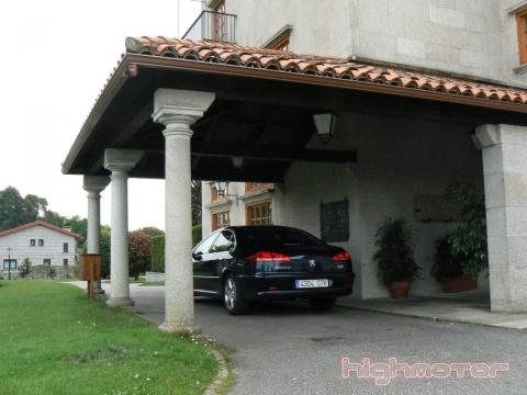 Peugeot_607