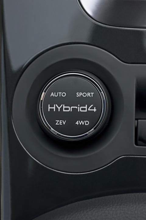 Peugeot_3008_hybrid4_