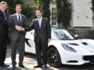 El presidente de Toyota recibe un Lotus Elise especial