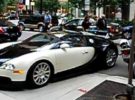 Choca el Bugatti Veyron a los pocos centímetros de comenzar a conducirlo