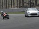 Aprilia enfrenta su RSV4 al todopoderoso Nissan GT-R en Moticello