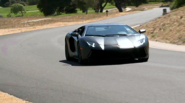 Jay Leno Krijgt De Lamborghini Aventador In Handen