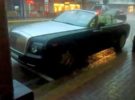 Un Rolls-Royce Drophead arruinado por la lluvia