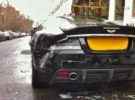 Destrozan un Aston Martin DBS aparcado en Londres