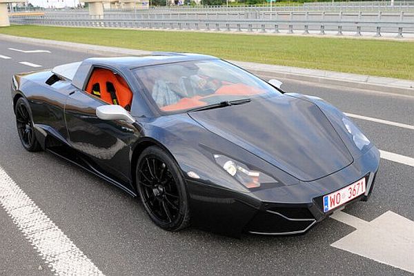 Arrinera acusado de fabricar una copia del Lamborghini Reventon