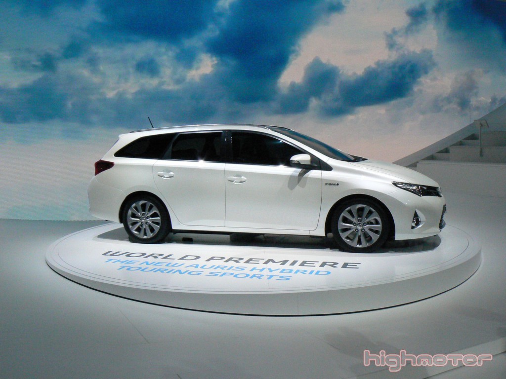 Mondial de l'Automobile de Paris 2012 : Toyota présente l'Auris Touring ...