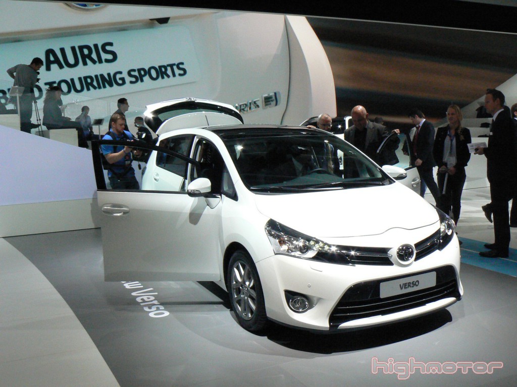 Mondial de l'Automobile de Paris 2012 : Toyota présente l'Auris Touring ...