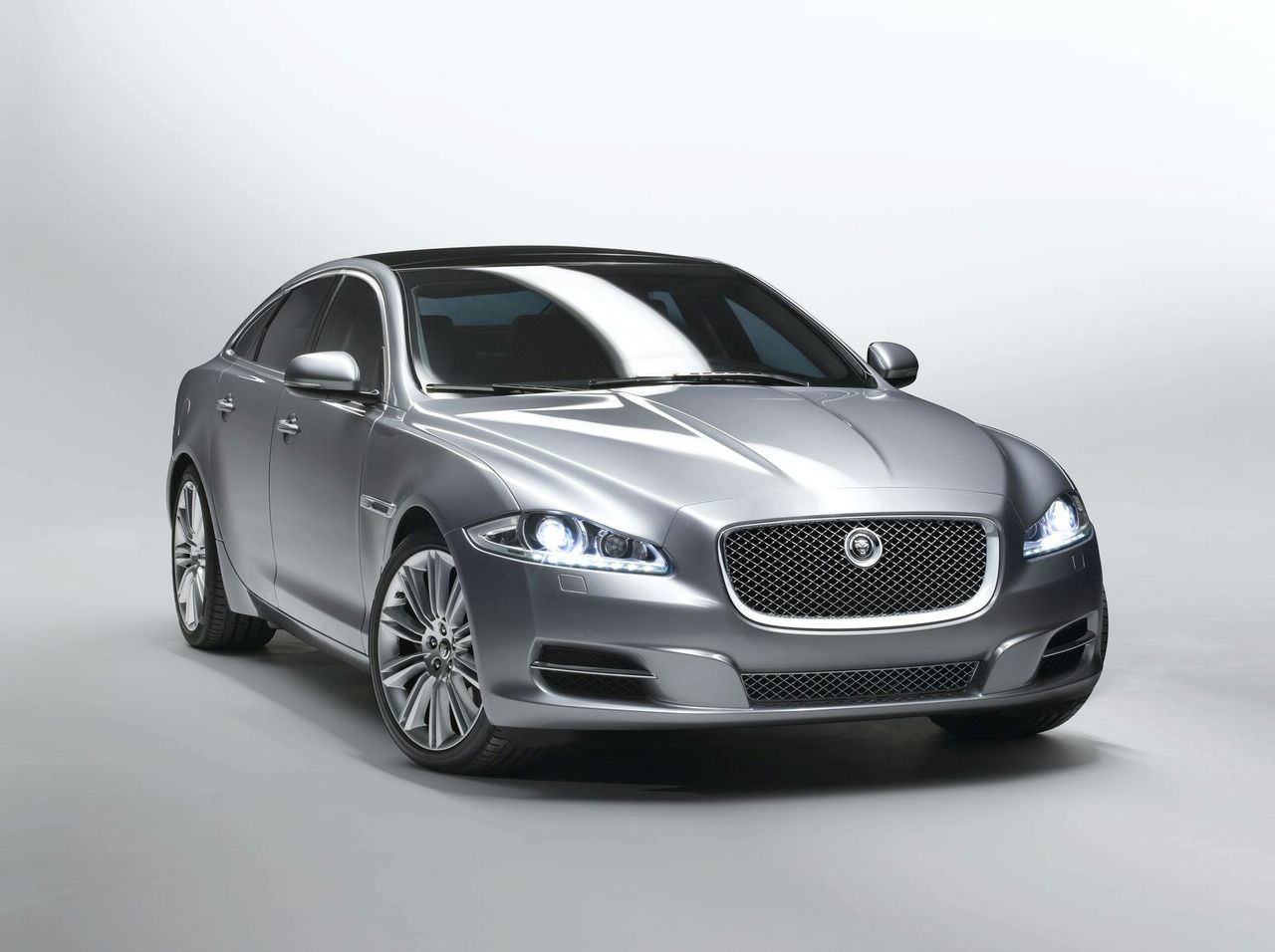 Jaguar planea dos nuevos estilos para su próximo XJ