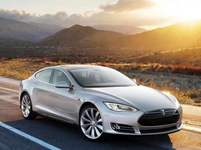 Tesla considera un sistema de conducción autónoma
