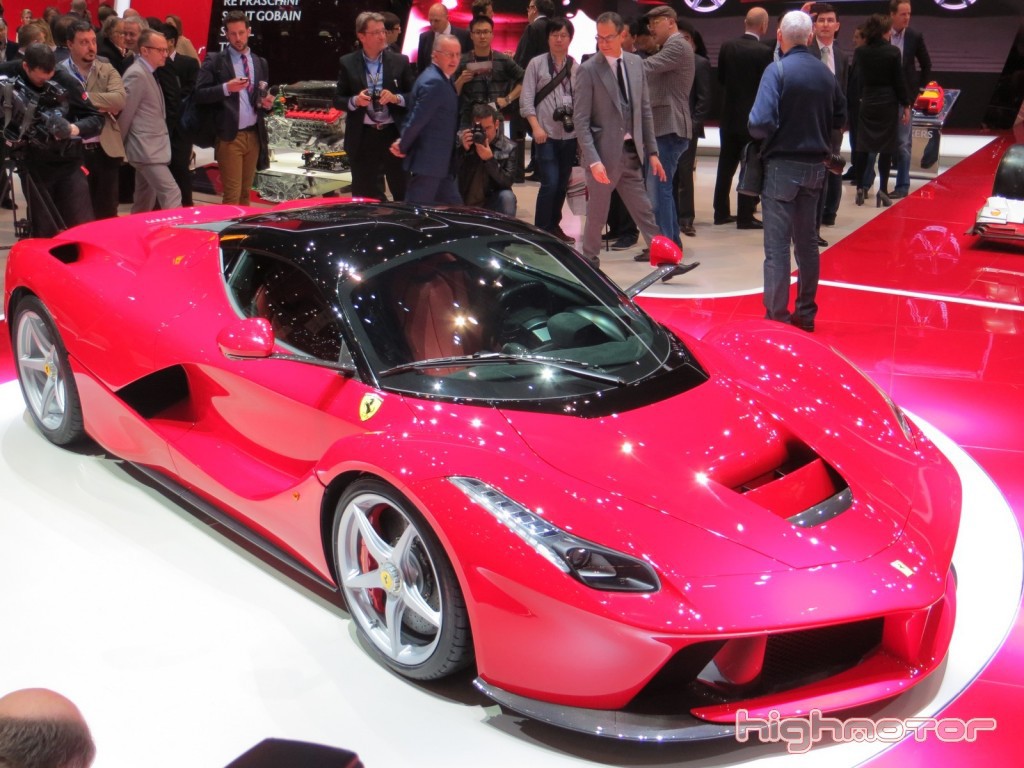 Ferrari planea un LaFerrari aligerado