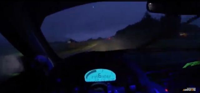 Nürburgring de noche y bajo una lluvia torrencial: así se pilota