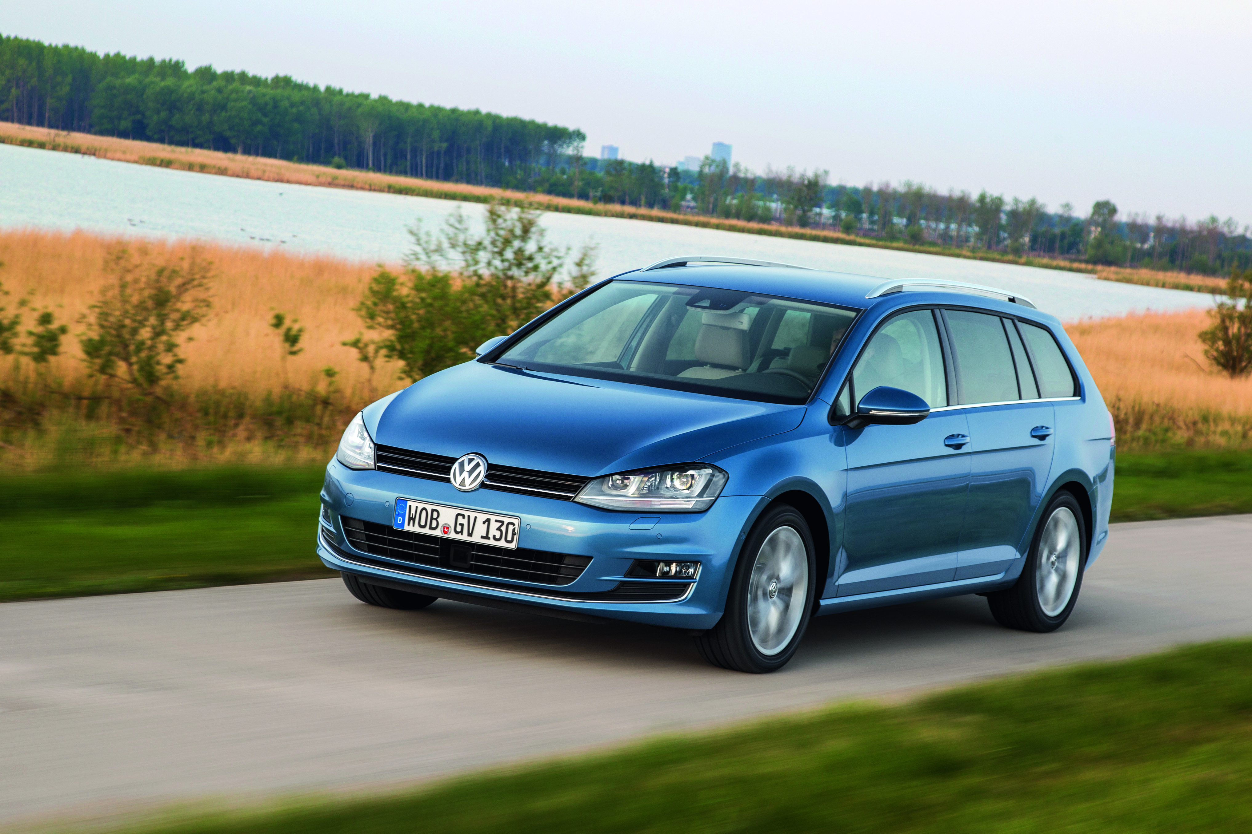 VW inicia la comercialización de los nuevos Golf Variant y Bluemotion