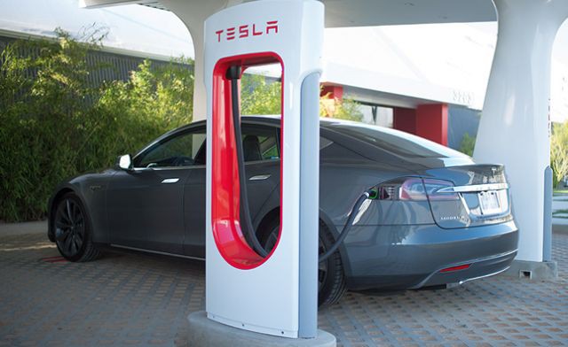 Tesla Motors desarrolla su propio sistema de carga rápida