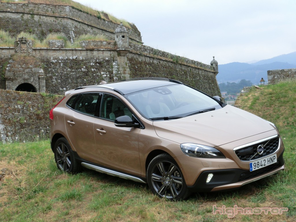 Volvo v40 cross country робот проблемы