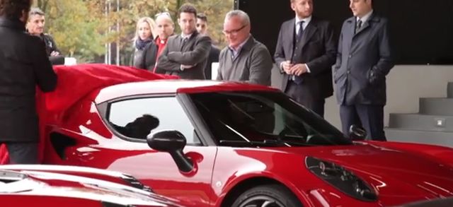 Alfa Romeo entrega los cinco primeros 4C a sus felices propietarios europeos