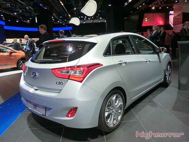 El Hyundai i30 de 5 puertas presenta cambios en acabados y motores