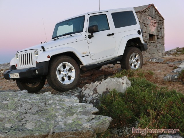 jeep-wrangler-sahara-104