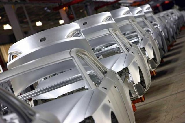 Las exportaciones de vehículos siguen impulsando la producción española