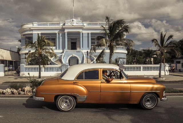 Los cubanos podrán comprar coches nuevos después de 55 años de prohibición