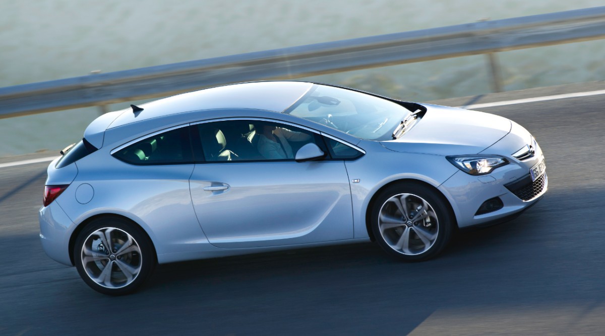 Opel añade el 1.6 Turbo de 200 CV al Astra GTC
