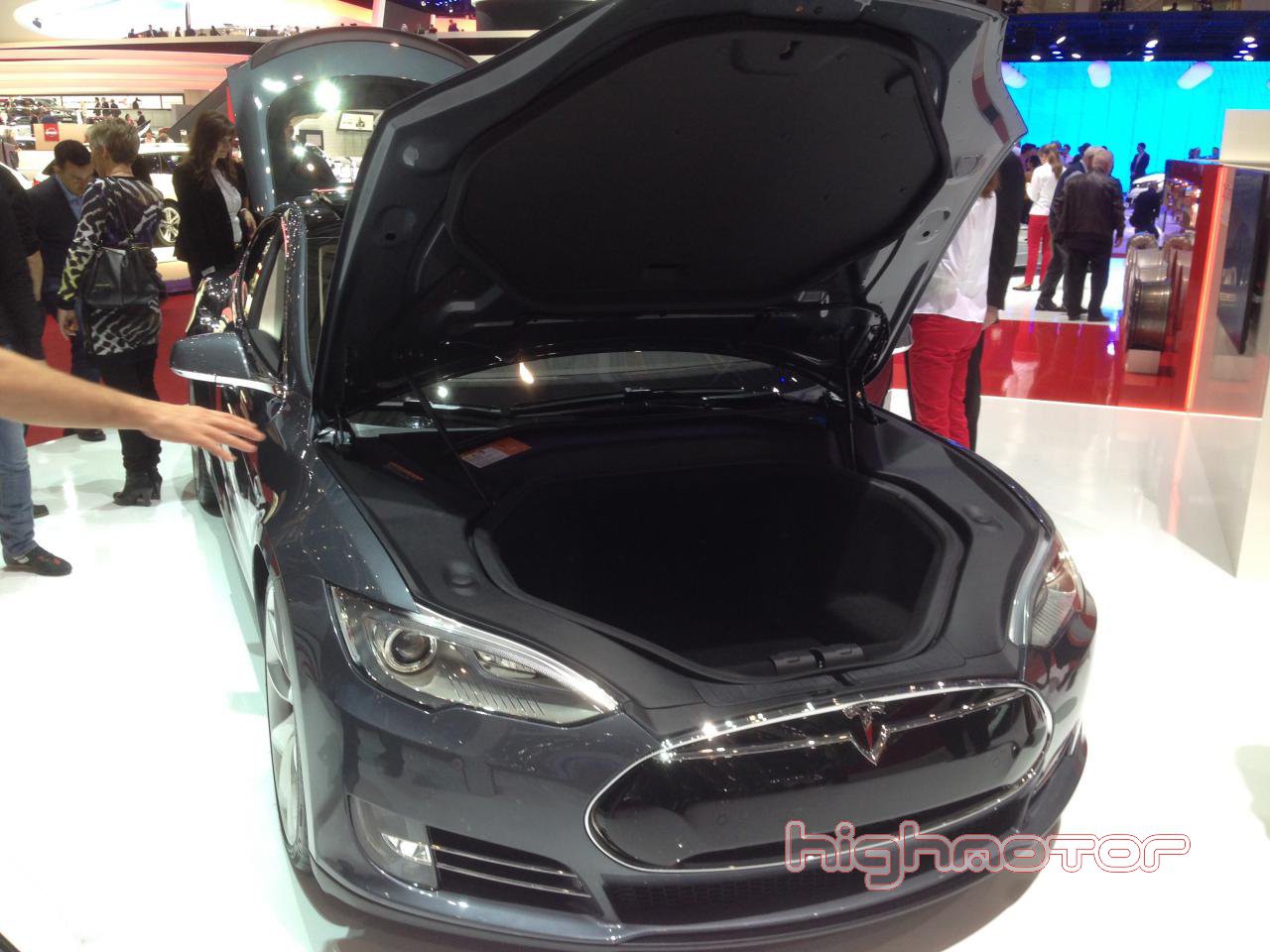 Todas las unidades del Tesla Model S, llamadas a revisión