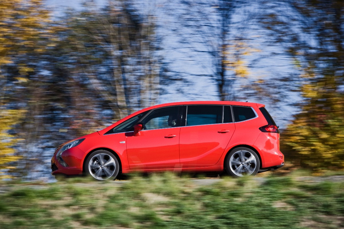 Opel añade el sistema IntelliLink al Zafira Tourer