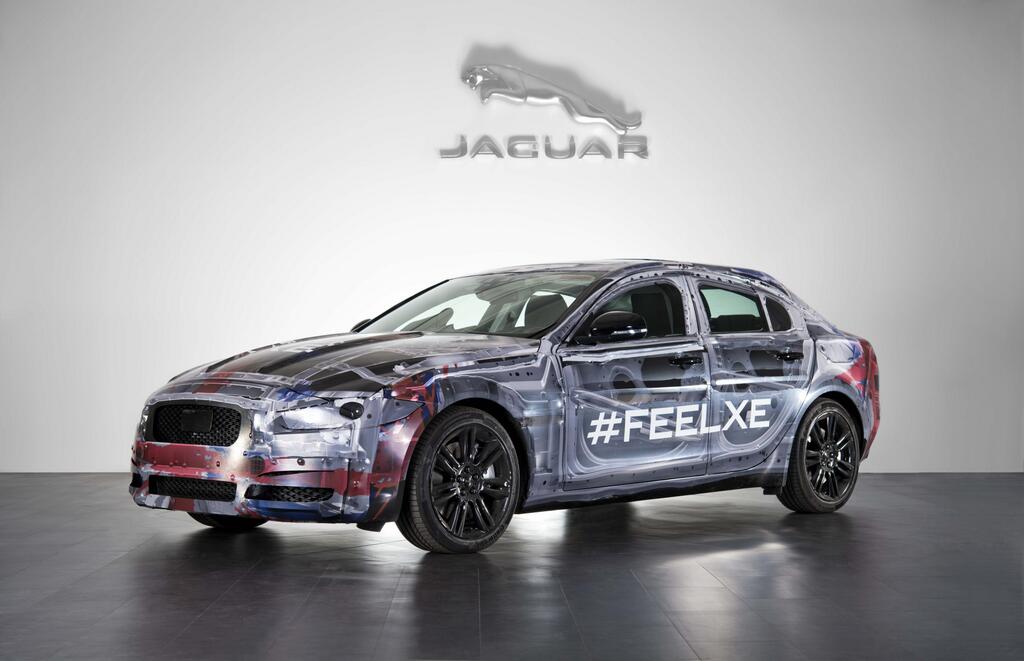 Jaguar empieza a mostrar el XE, su berlina compacta