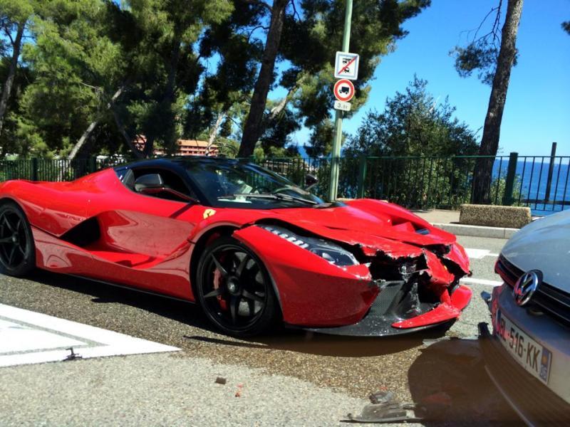 Un Ferrari LaFerrari sufre un accidente en Mónaco