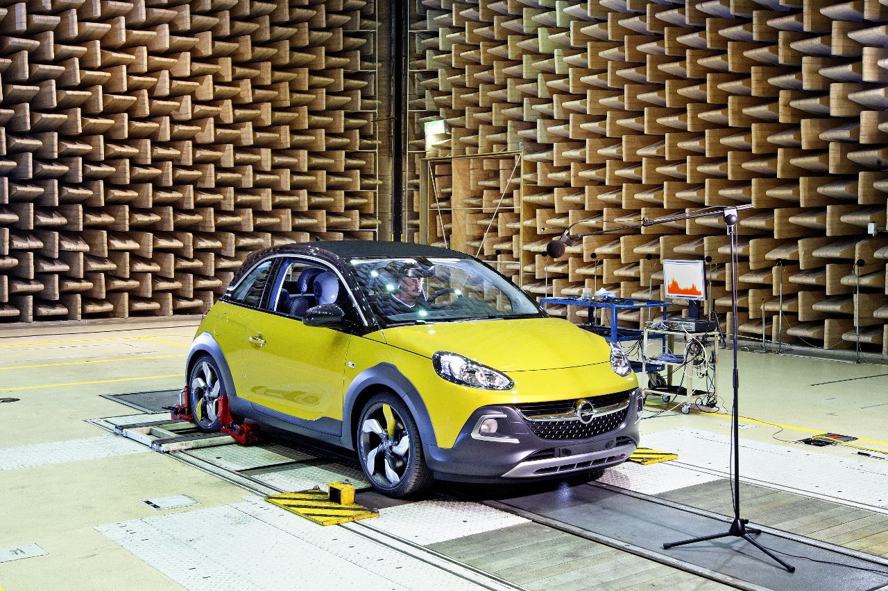 El nuevo Opel Adam Rocks triunfa en el laboratorio acústico