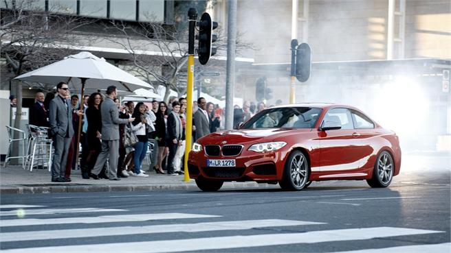 El espectacular vídeo con el nuevo BMW M235i en un «flash mob»