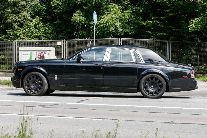 El sustituto del Rolls Royce Phantom pillado en las calles británicas