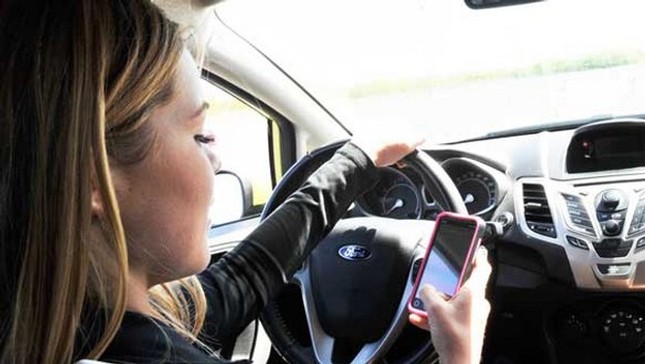 Alerta: Muchos jóvenes europeos se hacen «selfies» conduciendo