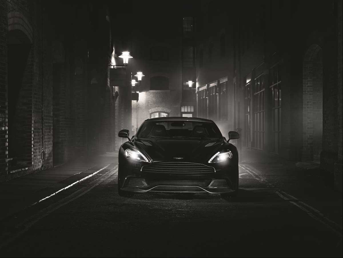 Aston Martin presenta los Vanquish Carbon Black y Carbon White Edition