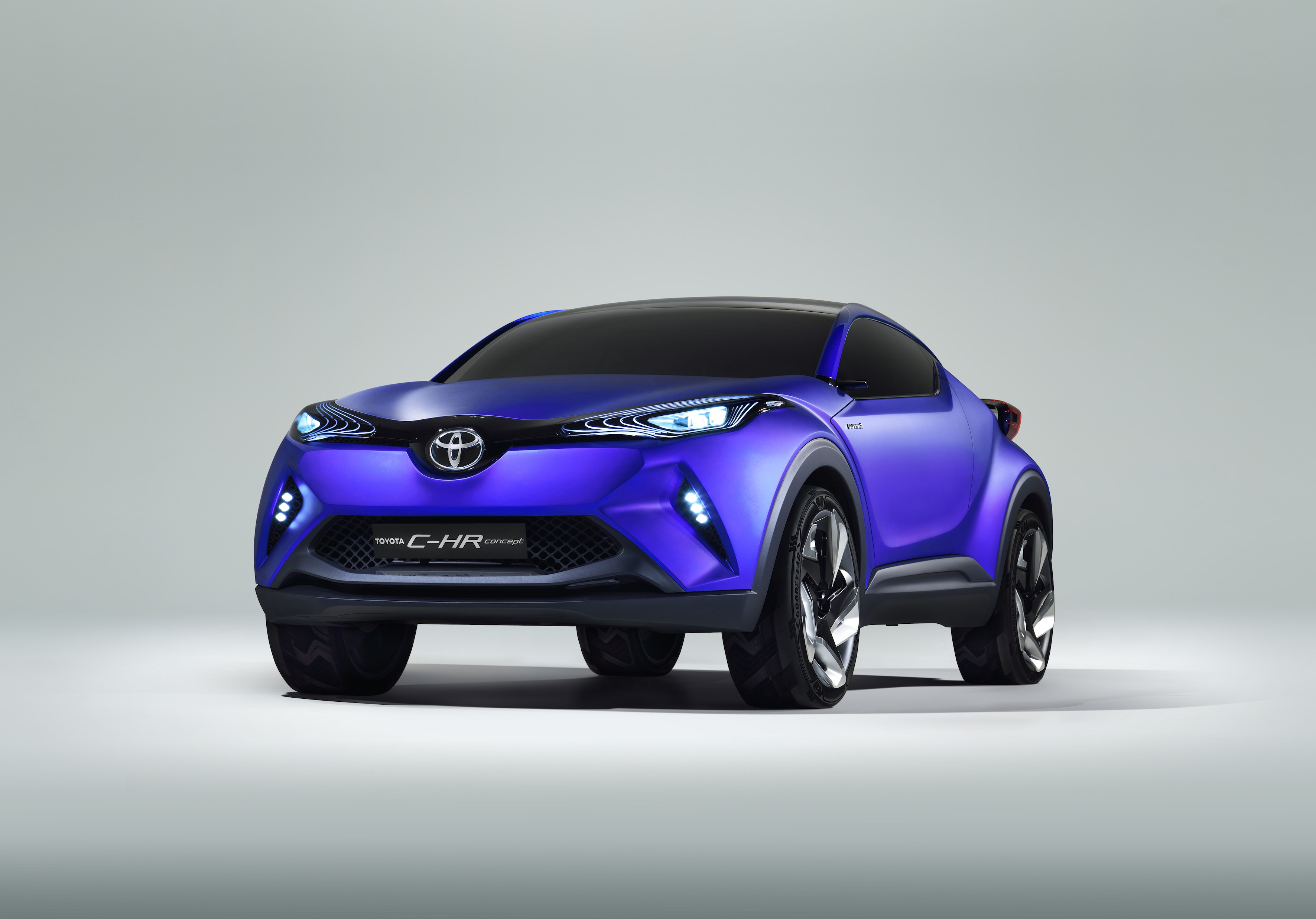 El Toyota C-HR revela su exterior en dos nuevas imágenes