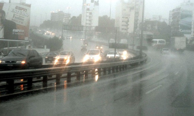 Consejos para conducir con lluvia: extrema las precauciones